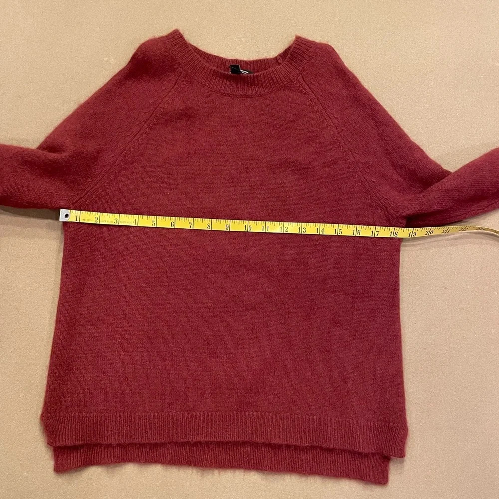 Saks Fifth Avenue Cold Shoulder Cashmere Sweater Size Medium - Picture 11 of 12